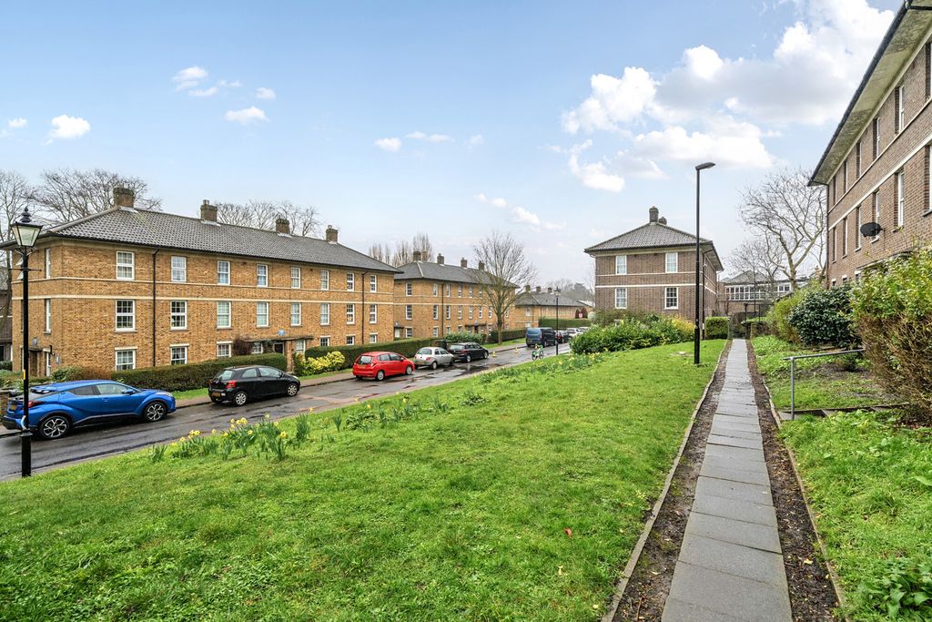 Property photo 1 of 17 External