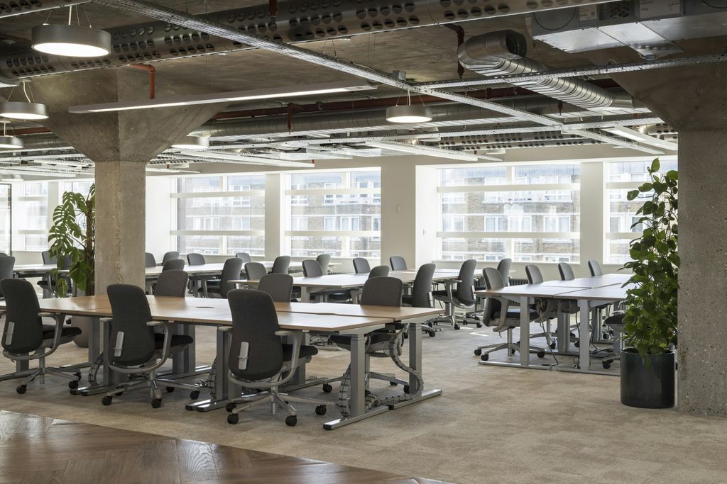 Property photo 3 of 16 7th Floor - Fitted &amp; Furnished