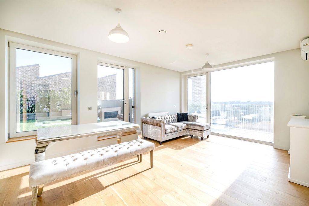 Property photo 2 of 9