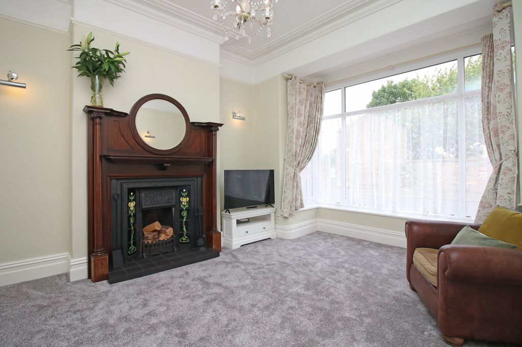 Property photo 2 of 33