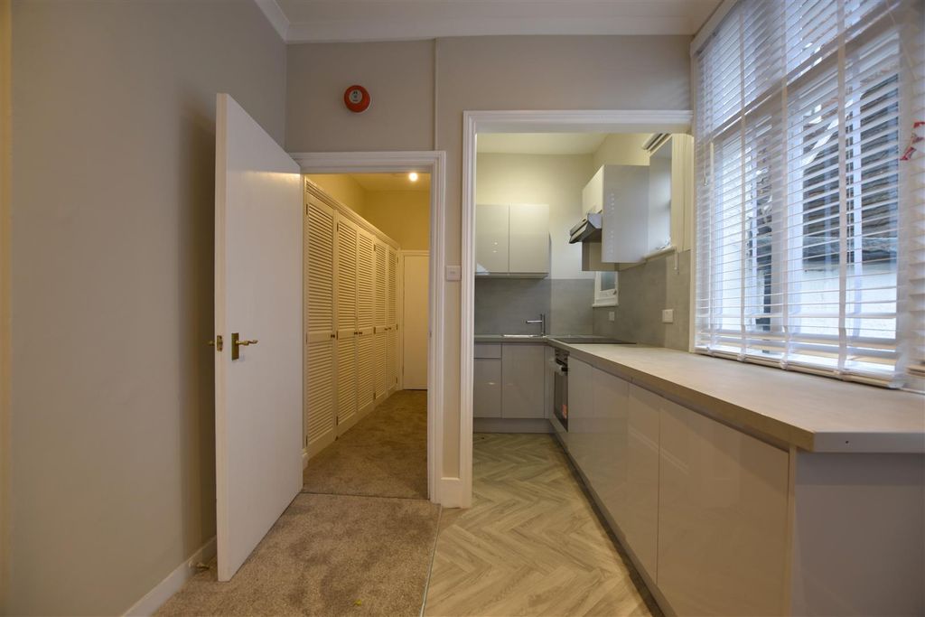 Property photo 3 of 7 Kitchen.Jpg