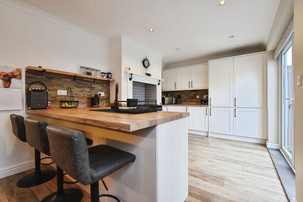 Property photo 2 of 17 Photo