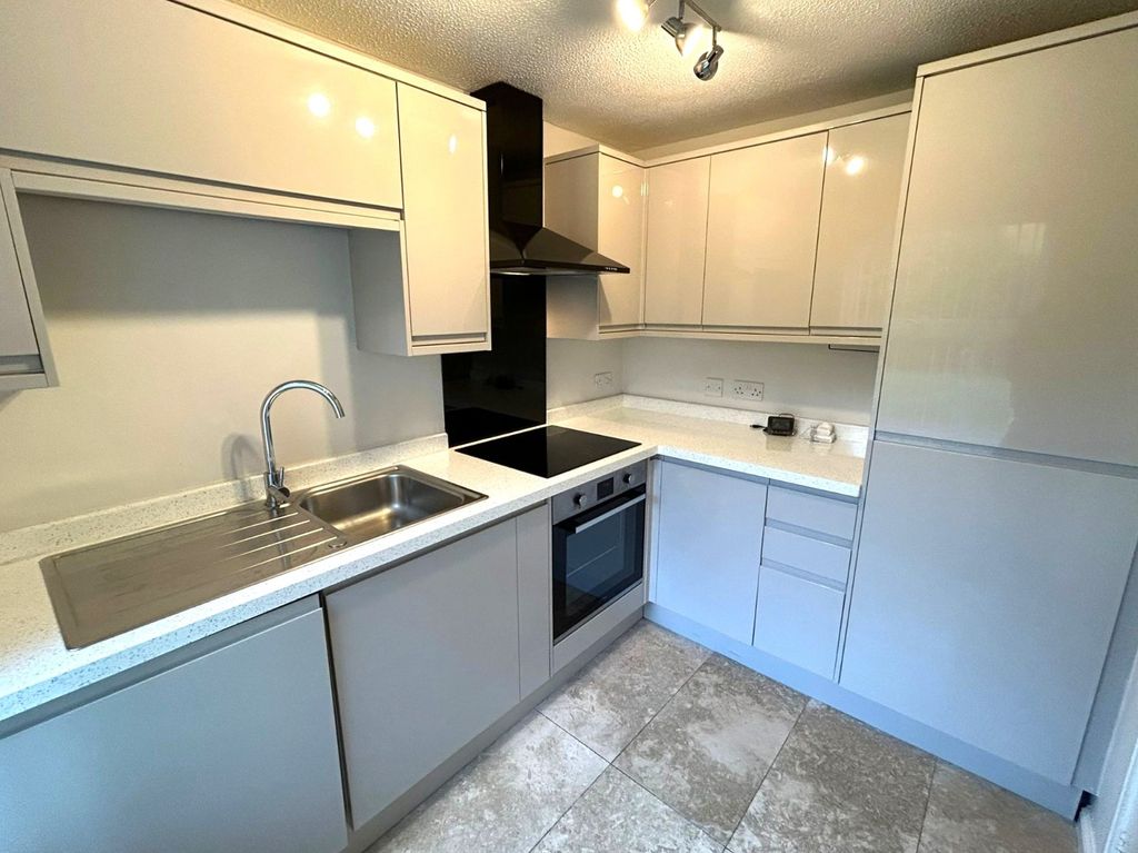 Property photo 3 of 12 Picture No. 11