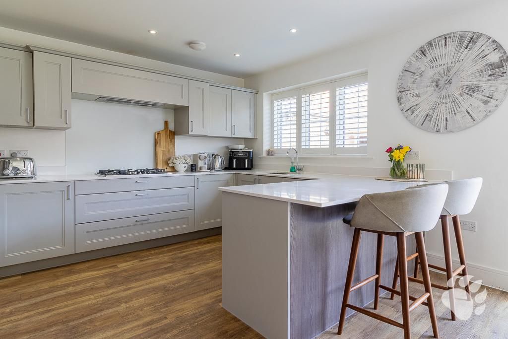 Property photo 3 of 27 Open-Plan Living Room