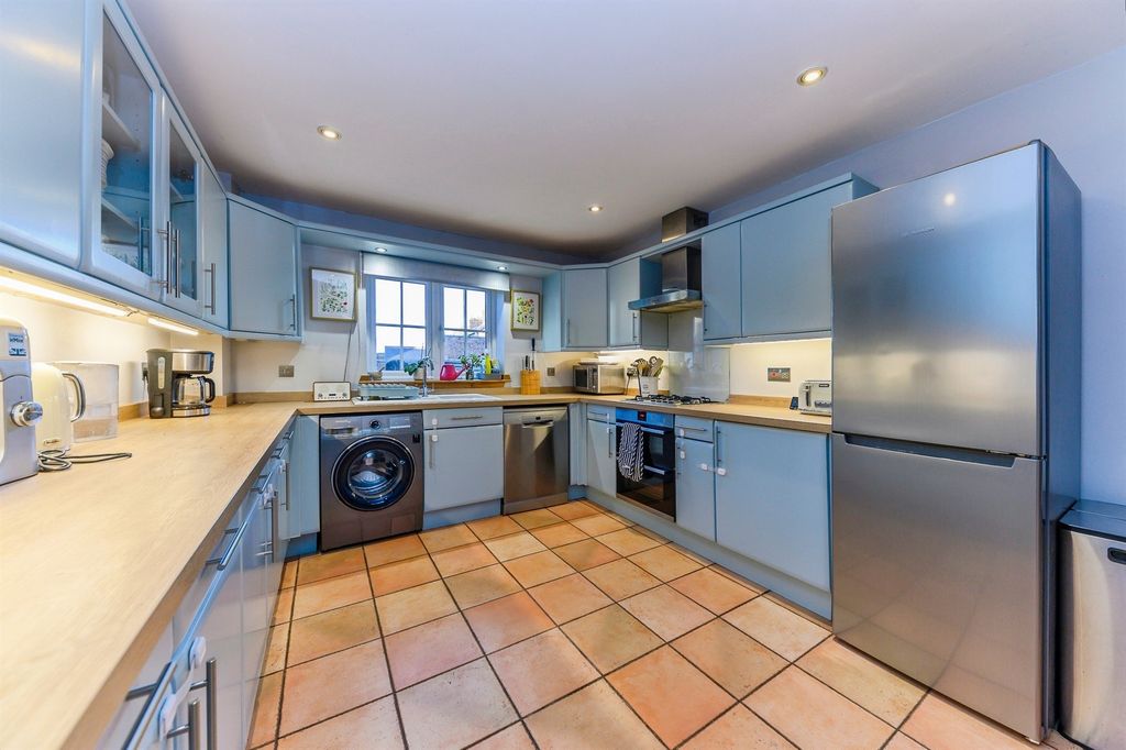 Property photo 3 of 13