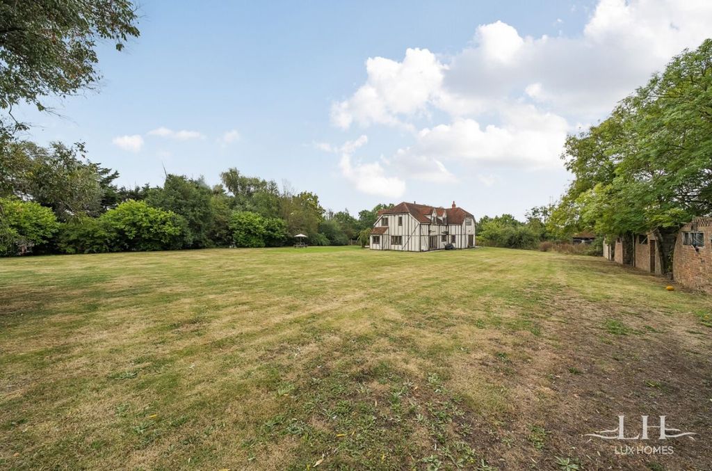 Property photo 2 of 20