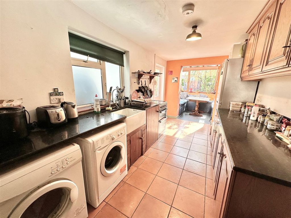 Property photo 3 of 16 Fitted Kitchen.Jpg