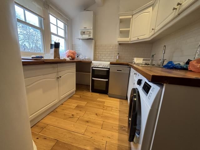 Property photo 2 of 6 Kitchen