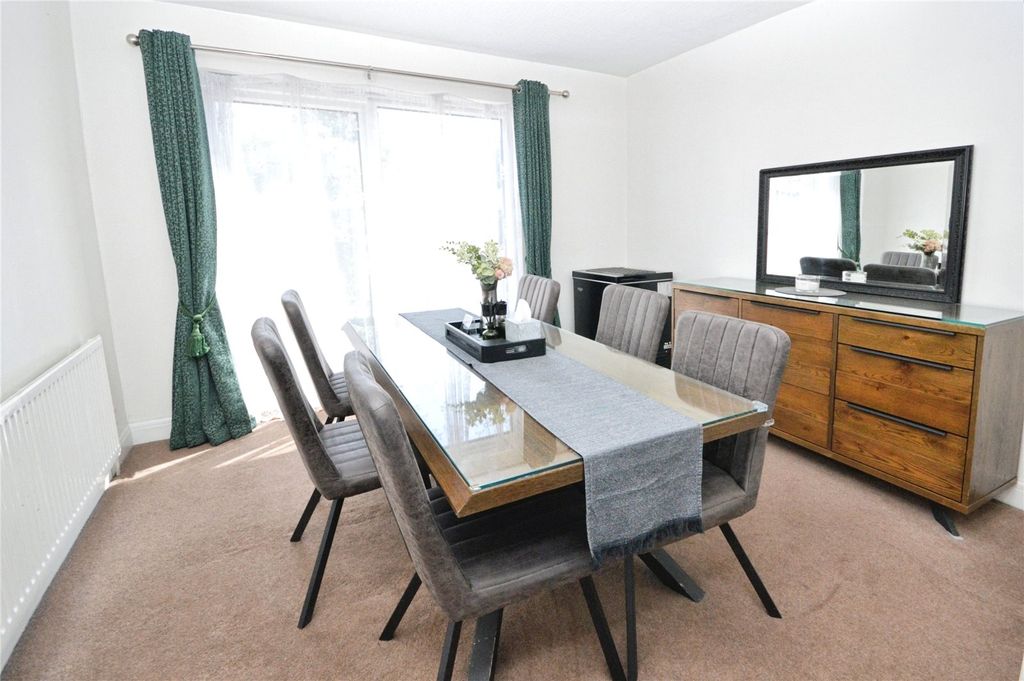 Property photo 2 of 11 Dining Room