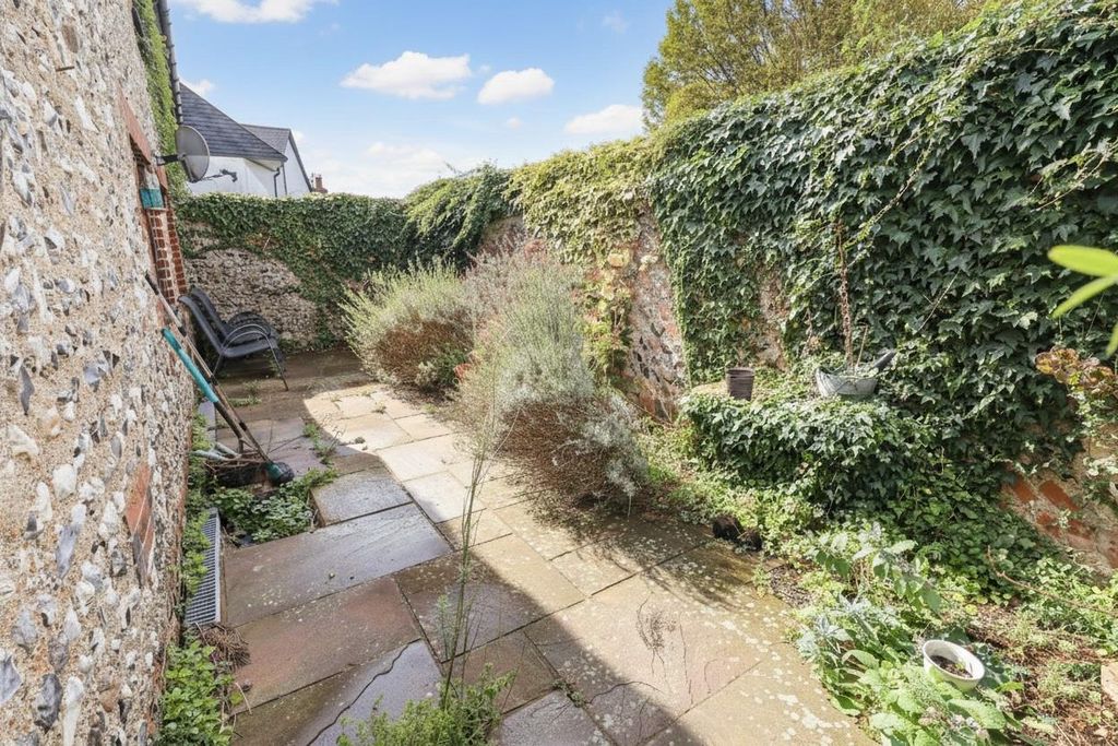 Property photo 3 of 12