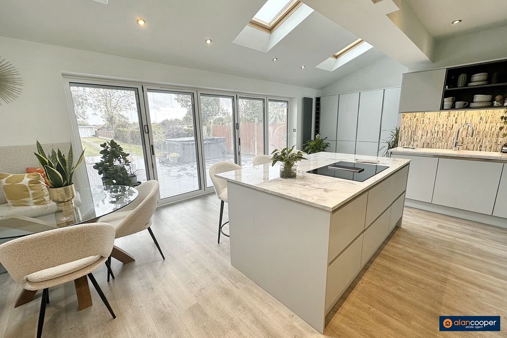 Property photo 2 of 30 4502863