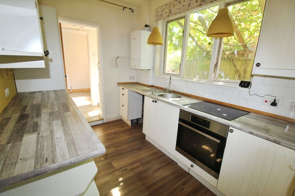 Property photo 2 of 12 Kitchen