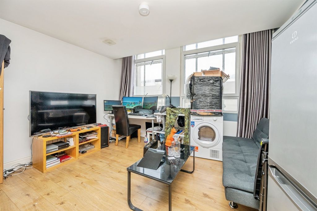 Property photo 3 of 13