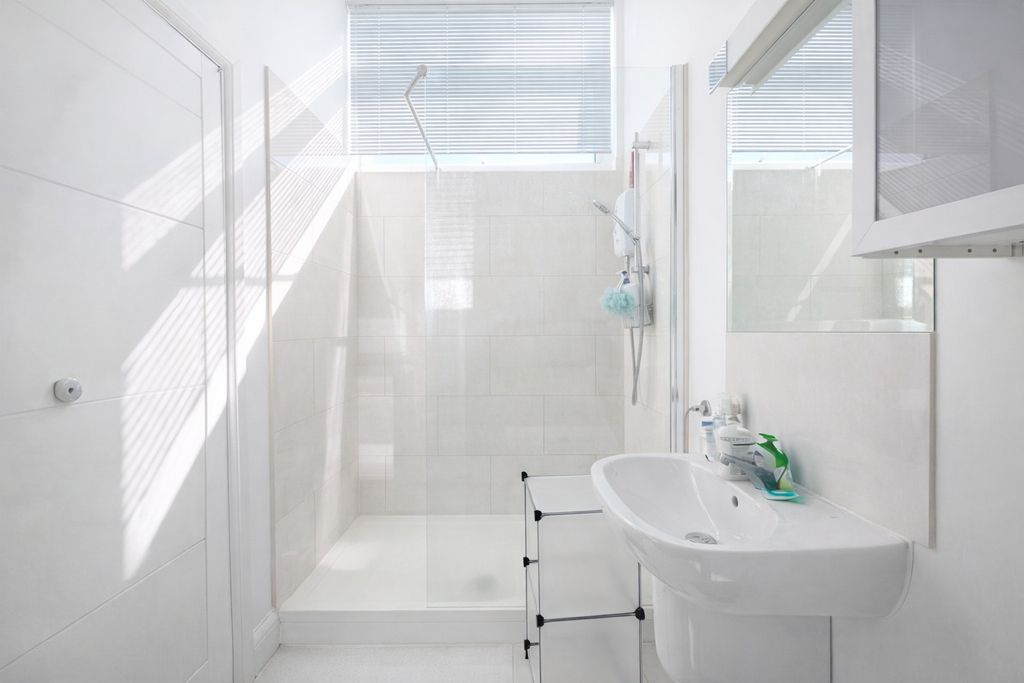 Property photo 2 of 9 Shower Room