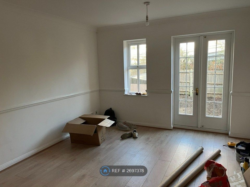 Property photo 1 of 9 Living Room