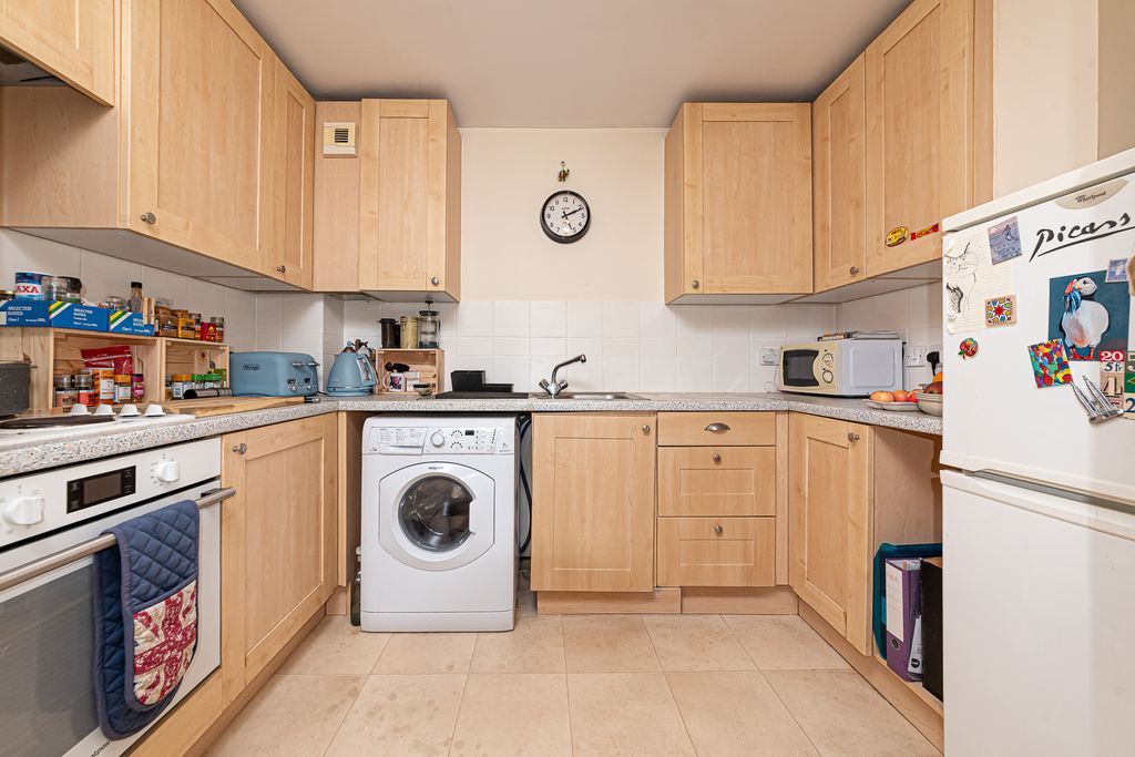 Property photo 3 of 7 Kitchen