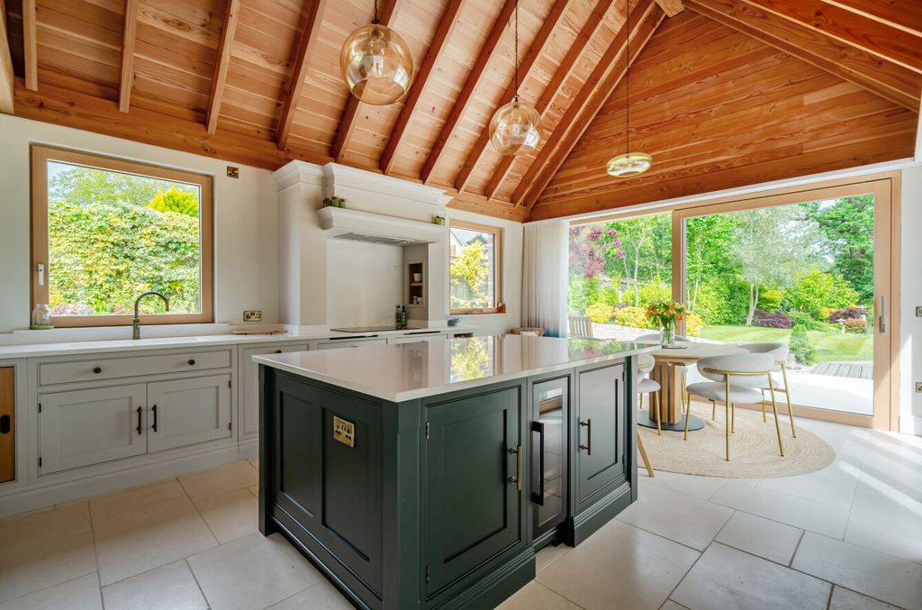 Property photo 3 of 21 1467017-3-6A0F4Be...