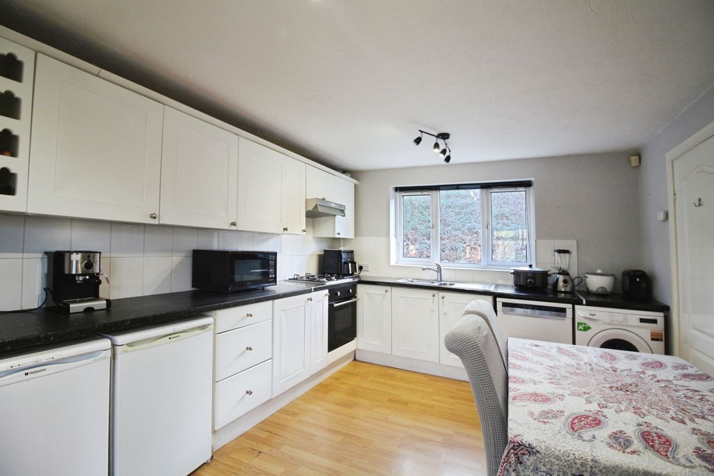 Property photo 2 of 15 Kitchen Diner