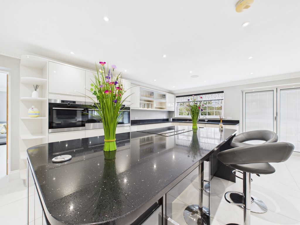 Property photo 3 of 24 Gallery