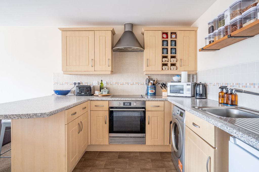 Property photo 3 of 18 Kitchen