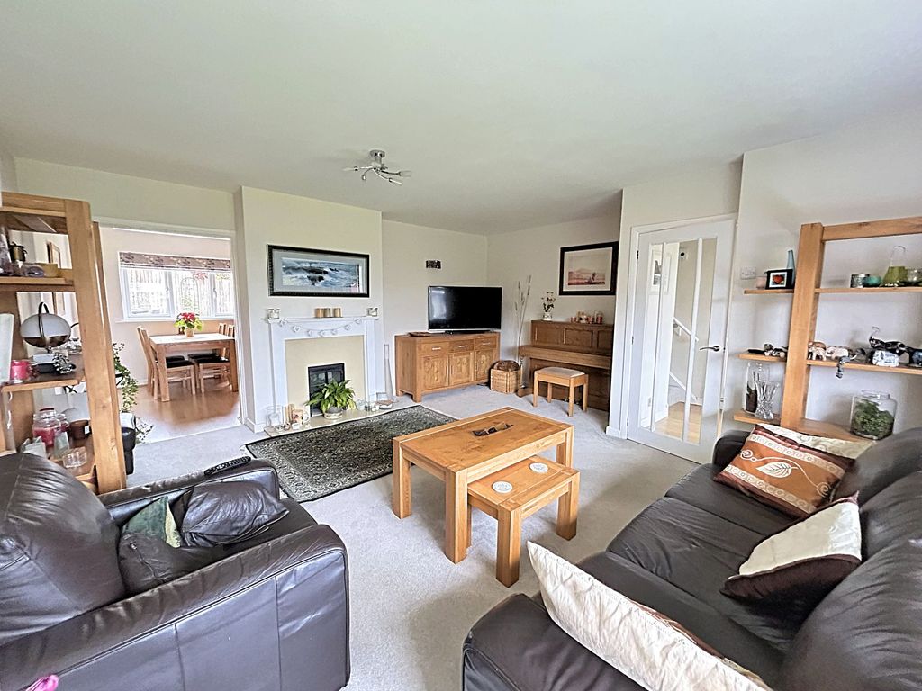 Property photo 2 of 27