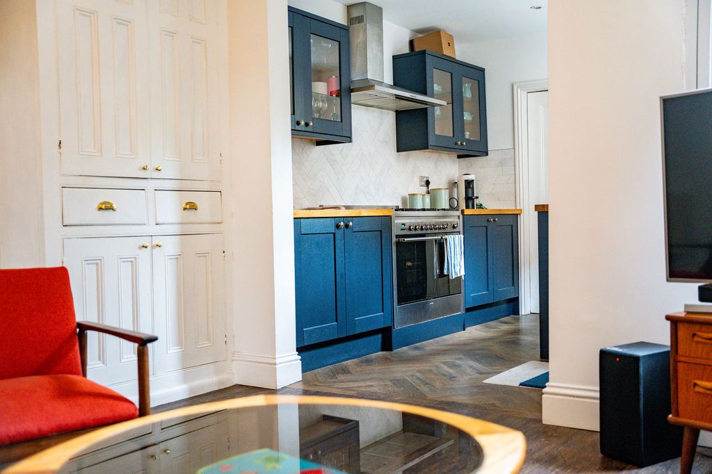 Property photo 2 of 20