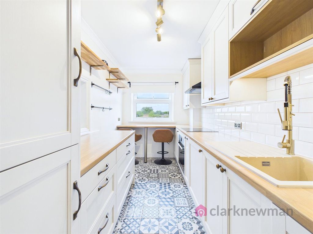Property photo 2 of 12 Kitchen