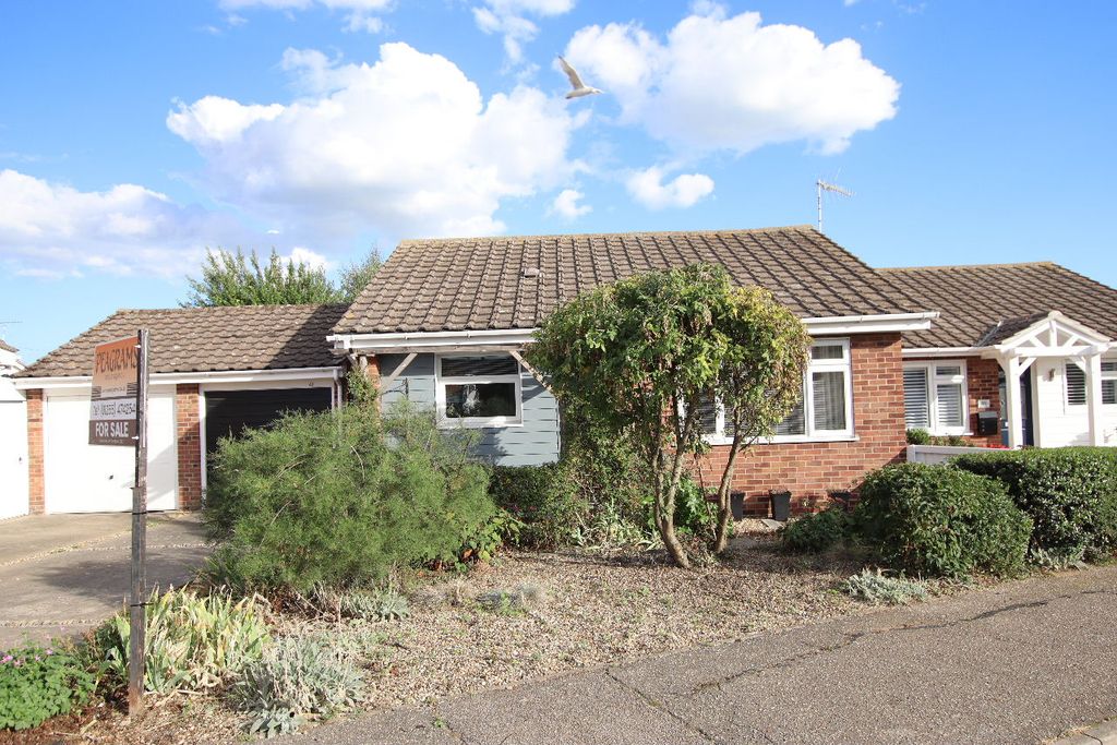 Property photo 1 of 16 Redbridge Road, Clacton On Sea, Co15 4Uy