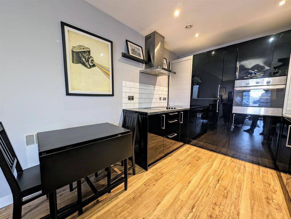 Property photo 3 of 10 Kitchen.Jpg