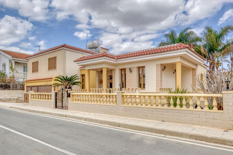 Property photo 1 of 30 Front Of The Villa