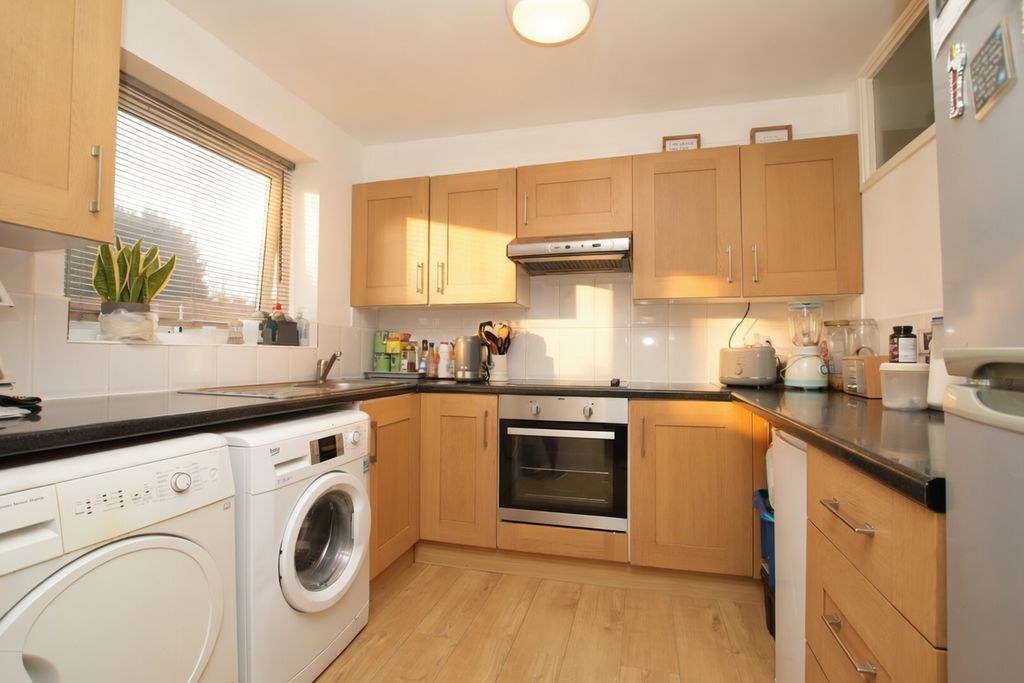 Property photo 3 of 9 Kitchen