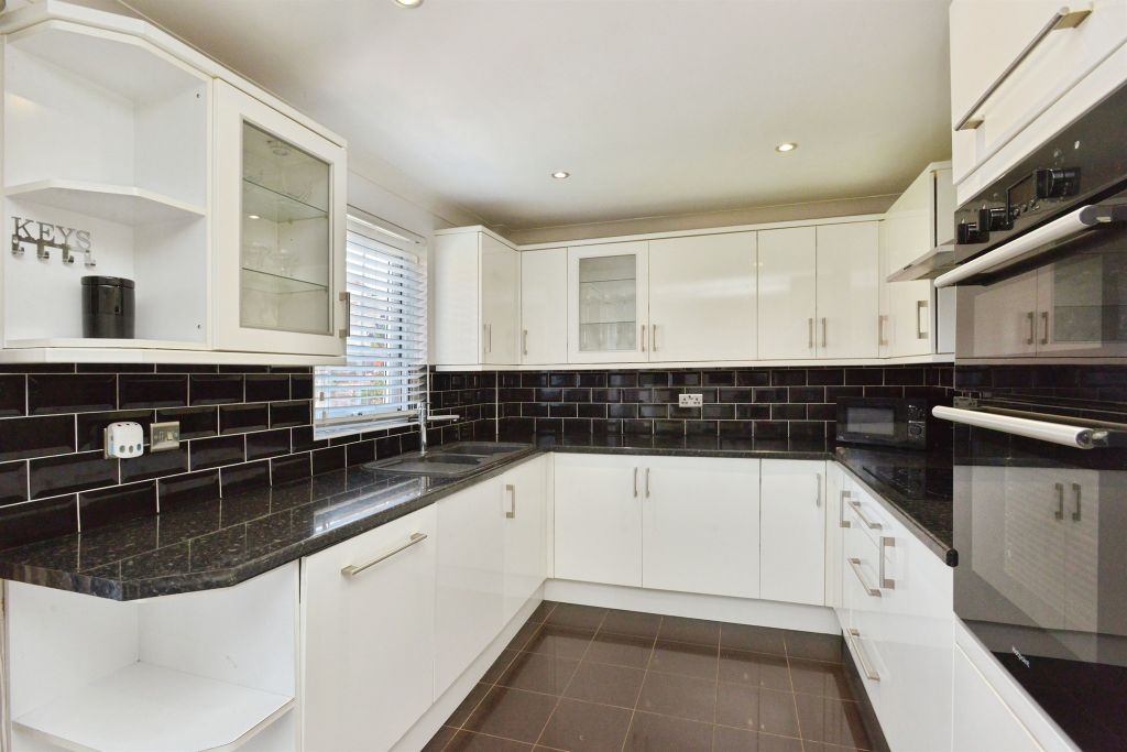 Property photo 2 of 23