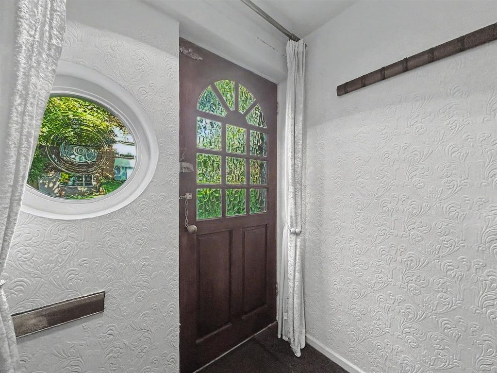 Property photo 3 of 22 Entrance
