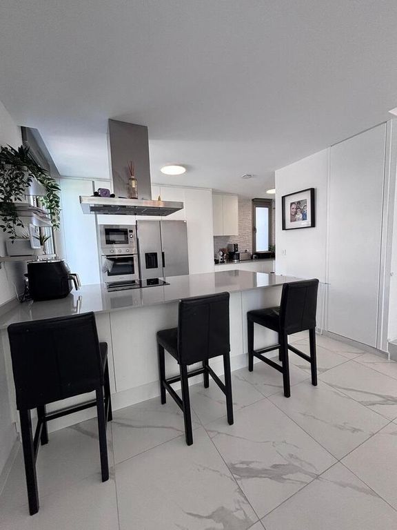 Property photo 2 of 50