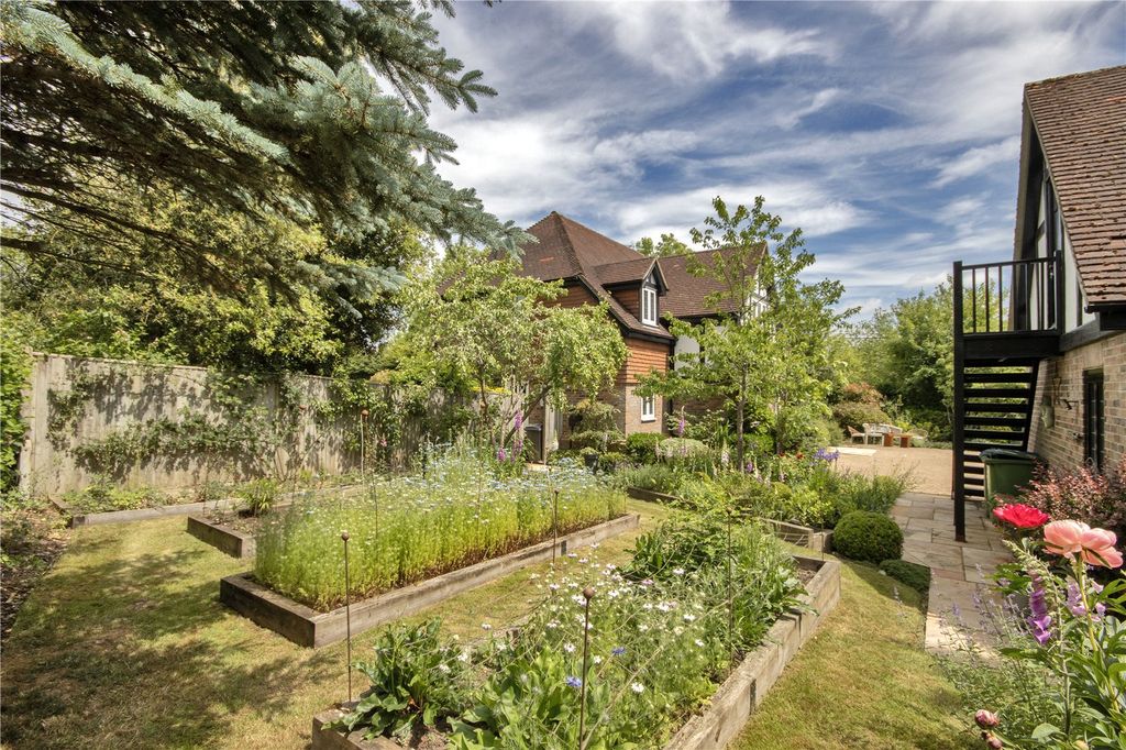 Property photo 3 of 20 Gardens