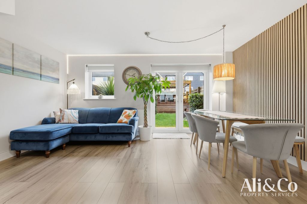 Property photo 2 of 26