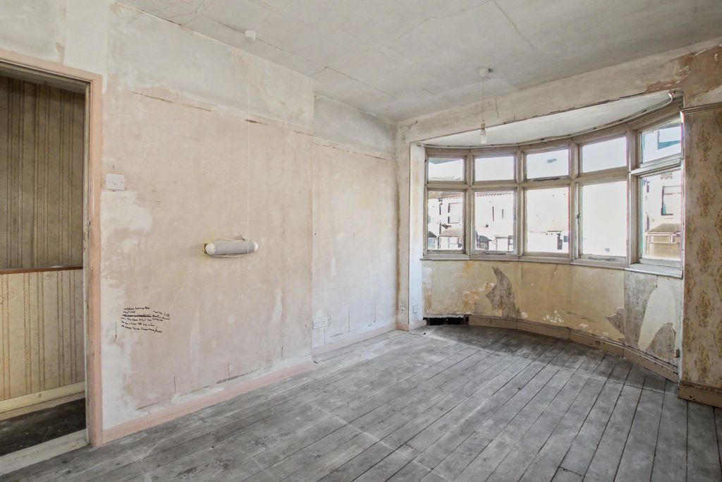 Property photo 3 of 19 438 Victoria Road, Stoke-On-Trent, St1 3Je