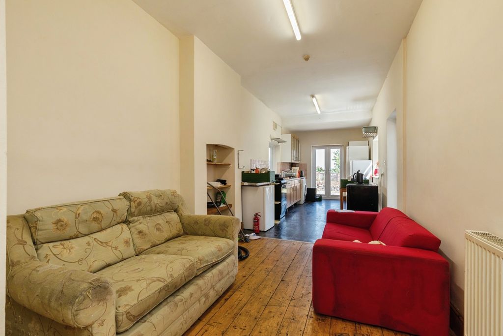 Property photo 3 of 17 Pbox-Img.Jpg