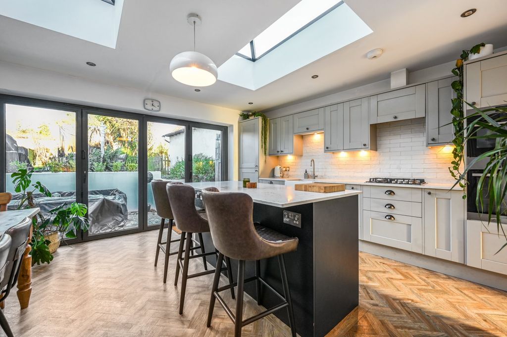 Property photo 2 of 31 Picture No. 17