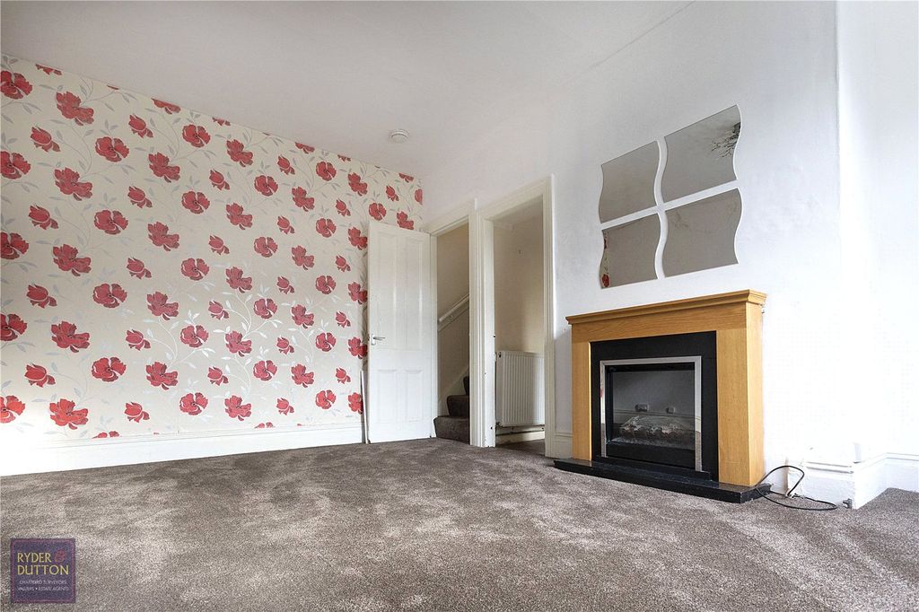 Property photo 2 of 10 Living Room