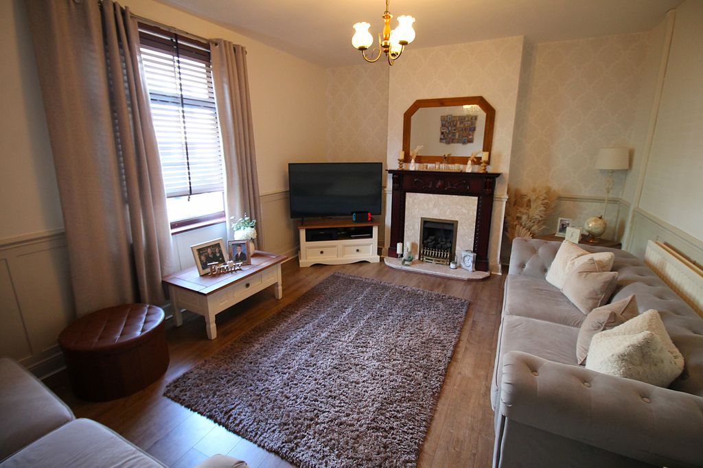 Property photo 2 of 10 Living Room