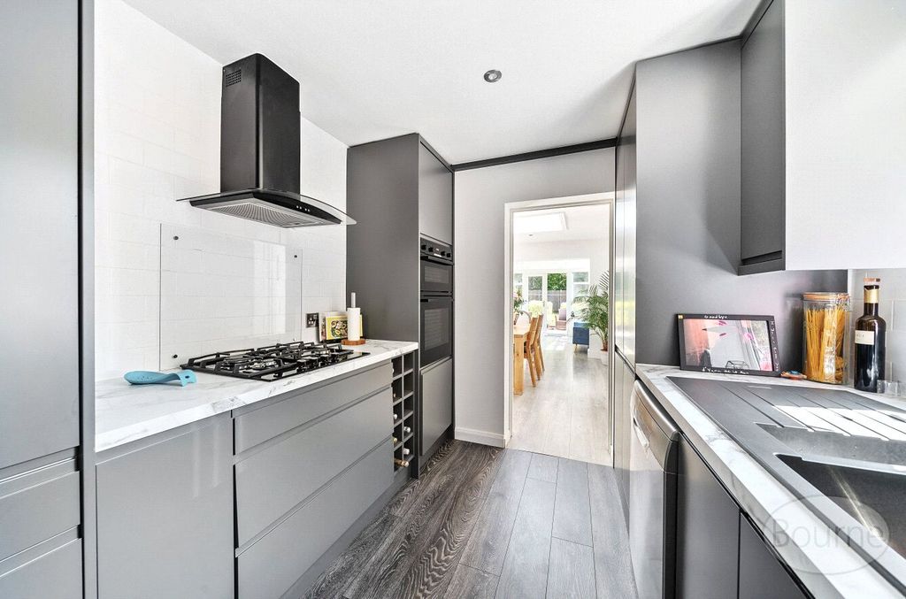 Property photo 3 of 11 Picture No. 14