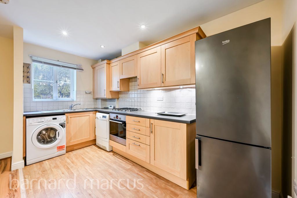 Property photo 3 of 8 Kitchen