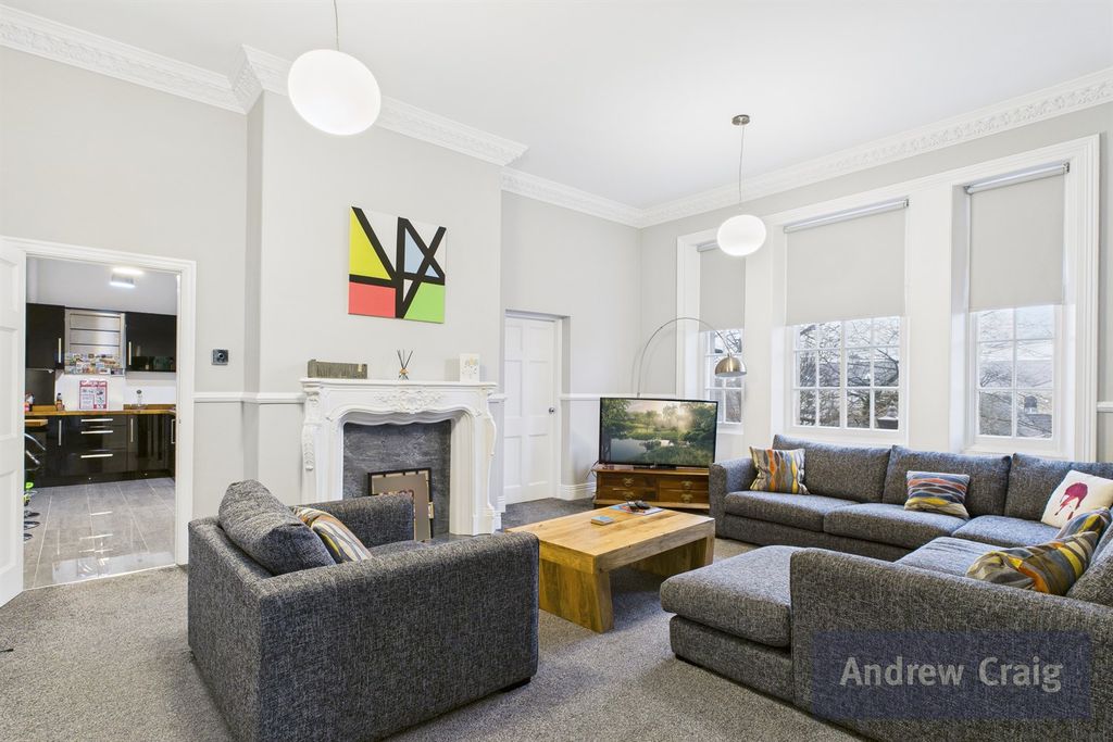 Property photo 2 of 15 Lounge