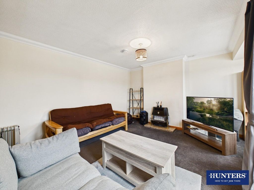 Property photo 3 of 17 Living Room