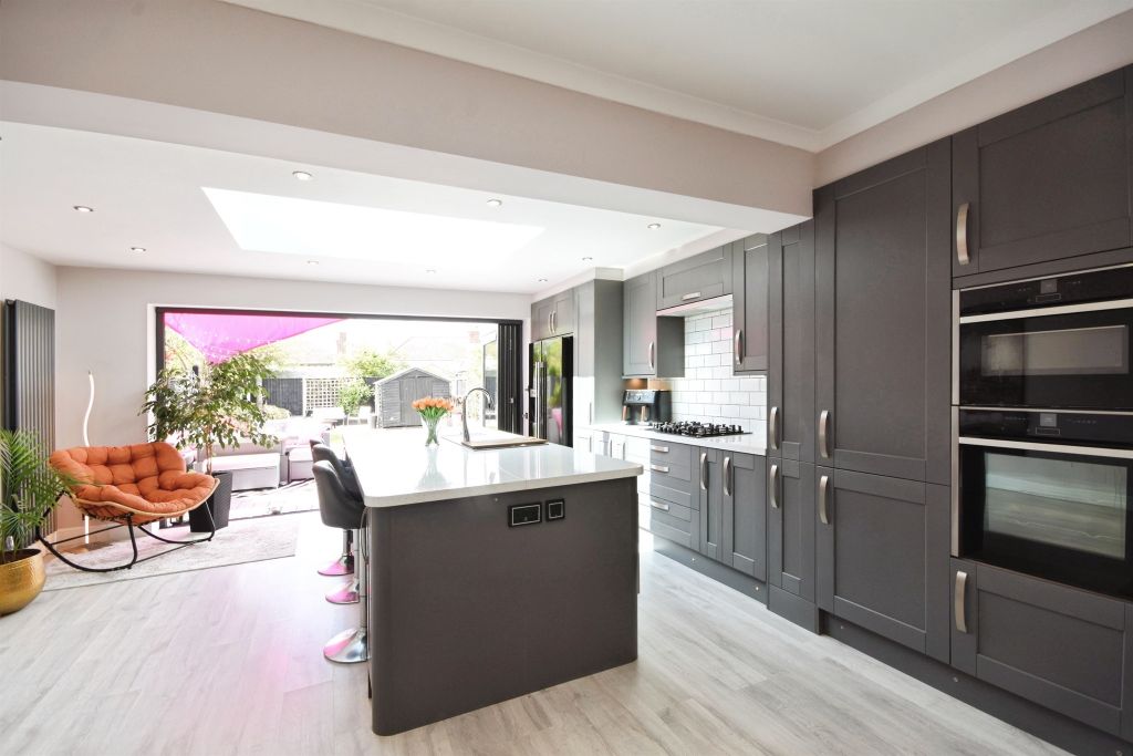 Property photo 3 of 21