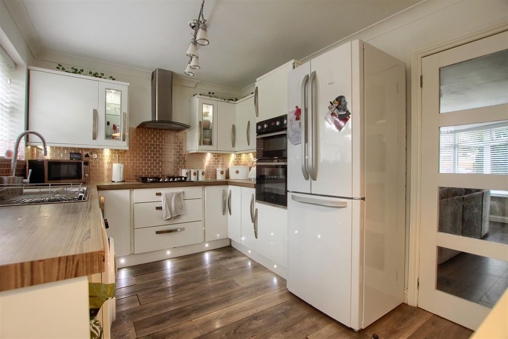 Property photo 2 of 13 cd7.Jpg