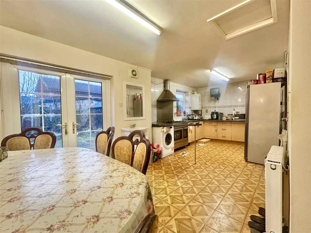 Property photo 3 of 16 Kitchen/Diner