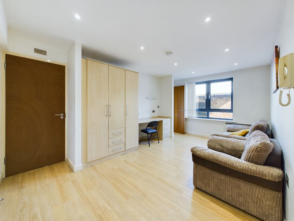 Property photo 2 of 6 Cam03974G0-Pr0046-Still001