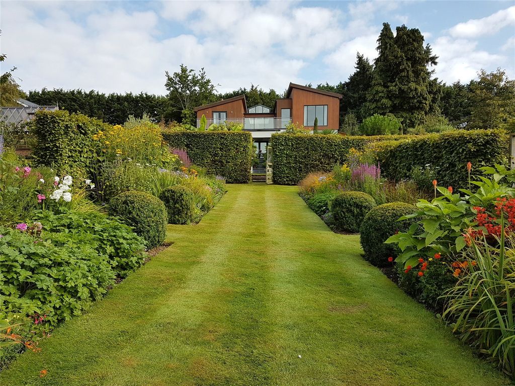 Property photo 1 of 34 Garden